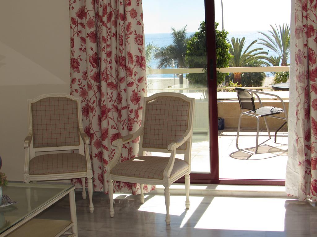 Home4Holidays Nerja Cameră foto