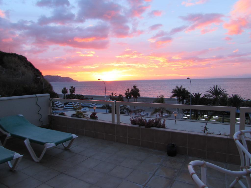 Home4Holidays Nerja Cameră foto