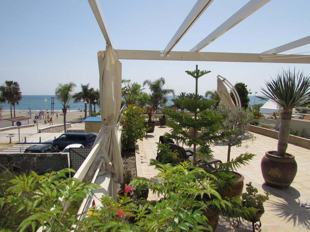 Home4Holidays Nerja Cameră foto